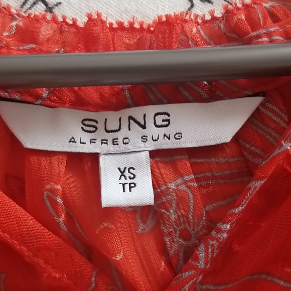 Red sleeveless blouse with shell underneath - Picture 3 of 3